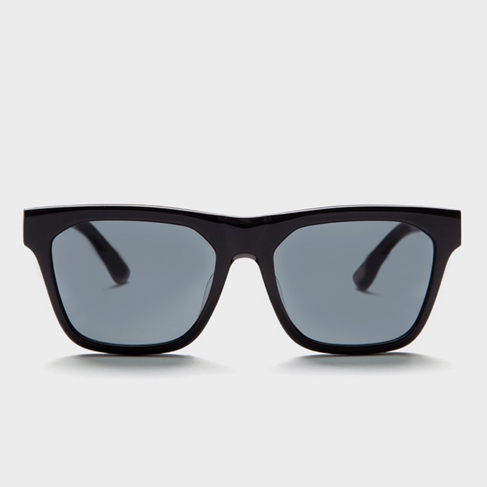 NWT Yunizon Carezz Medium Sunglasses - Jet Black